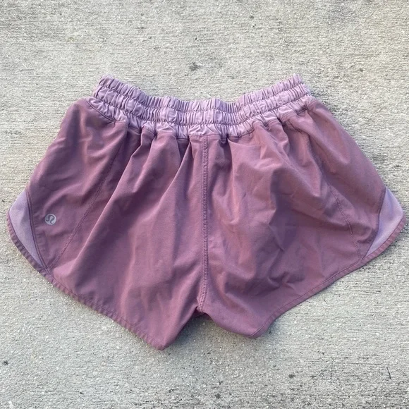 Lululemon Hotty Hot Short II *2.5" in Figue / Rose Blush ~ Size 4 - Picture 3 of 8